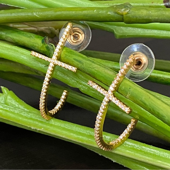 Cristallo Cubic Zirconia Gold tone Cross Post Earrings - Picture 8 of 11